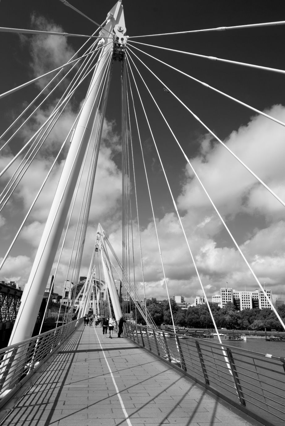 Golden-Jubilee-footbridge-London-monochrome-6806-15082021