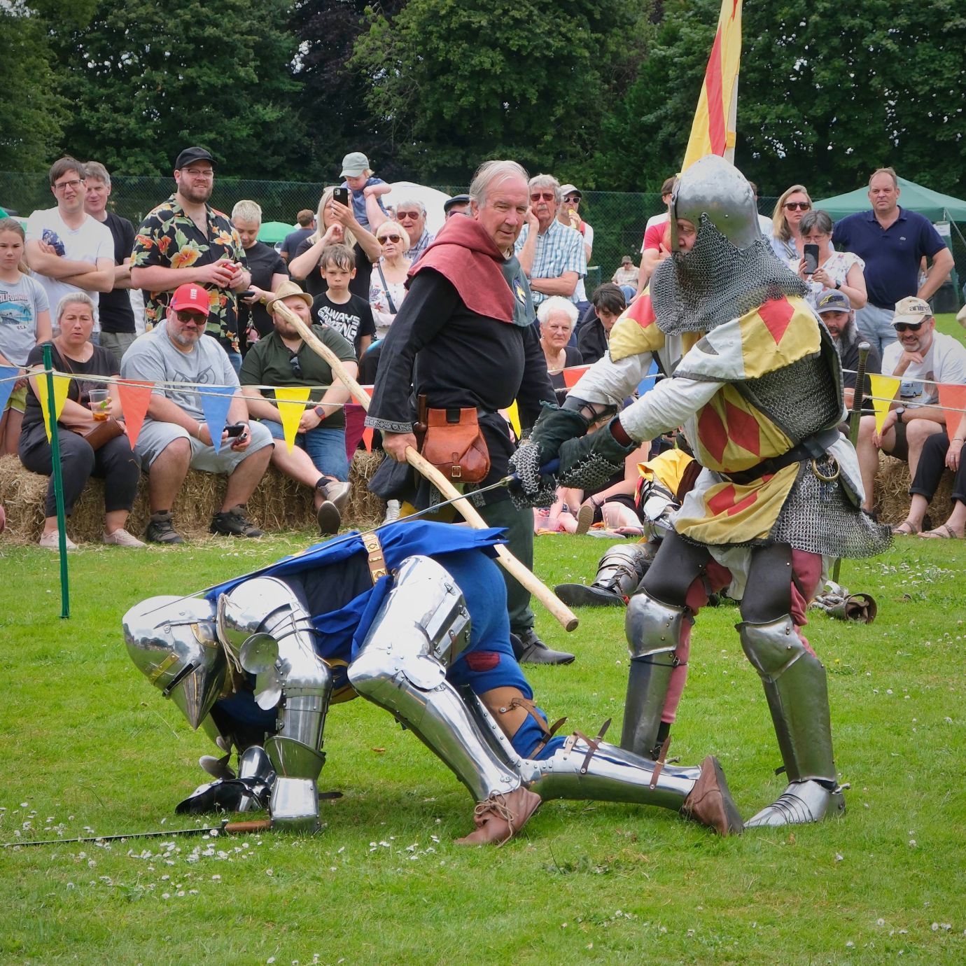 Penton-Medieval-Midsummer-Festival-knight-battle-defeat-5372-23062024