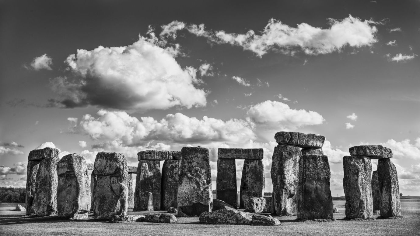Stonehenge-clouds-monochrome-Wiltshire-8417-14032023