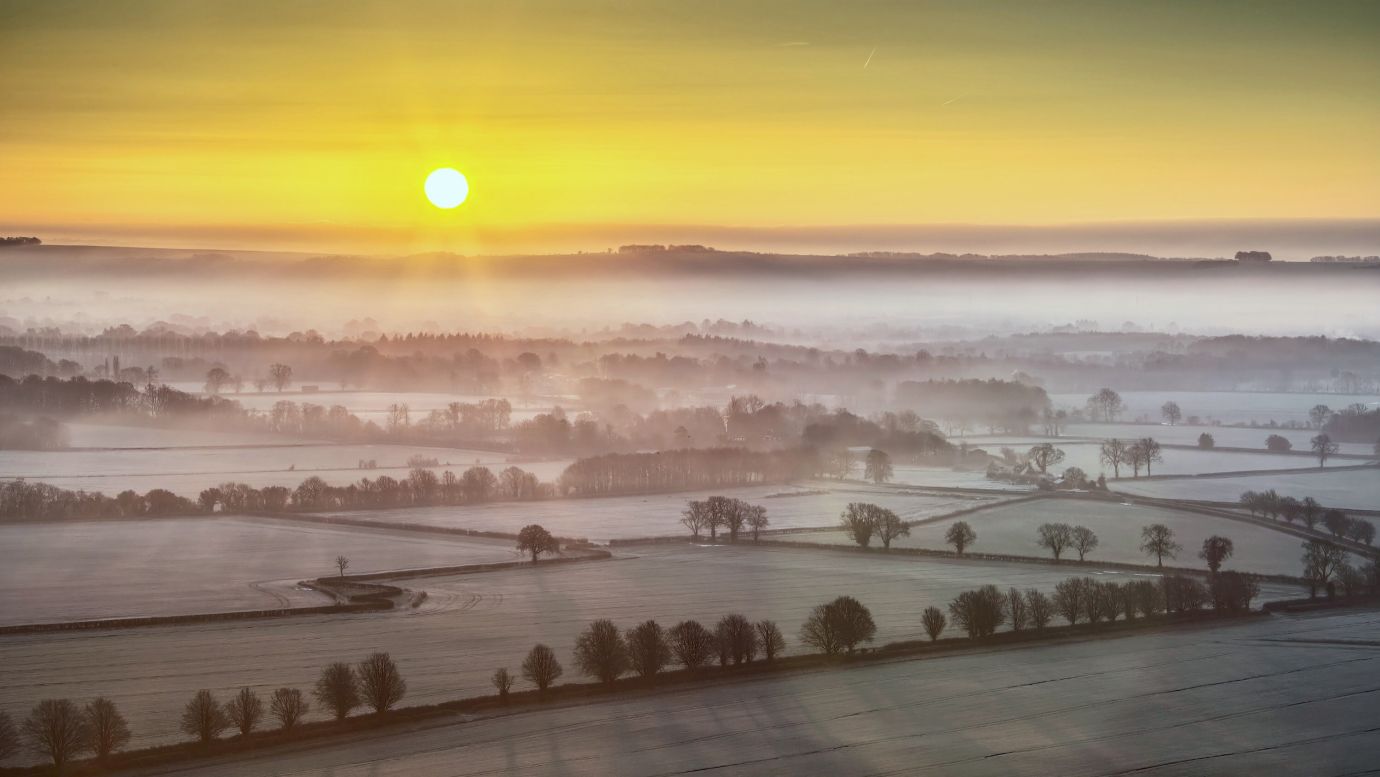 Sunrise-mist-trees-shadows-pewsey-vale-Wiltshire-ios-6139-24012023