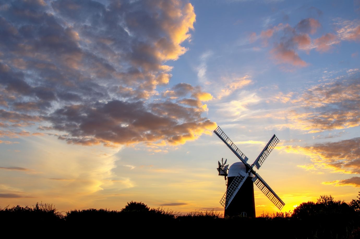 Windmill-sunset-clouds-Wilton-Wiltshire-2374to76-29082022