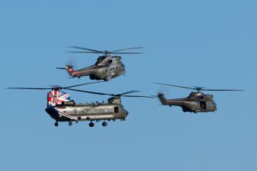 Helicopters-Chinook-Puma-Stonehenge-Salisbury-Plain-Wiltshire-4915-25112021