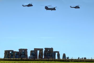 Stonehenge-helicopters-Chinook-Puma-Wiltshire-4922-25112021