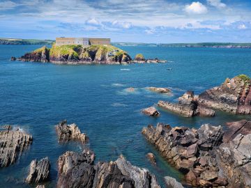 Thorne-Island-Fort-Angle-Pembrokeshire-Wales-rocks-summer-sea-F3219-11062024