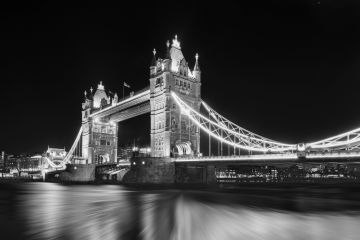 Tower-Bridge-River-Thames-London-monochrome-reflections-night-autumn-F9343-27112024